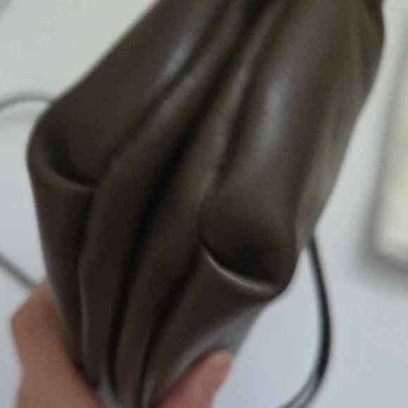 The Row Crossbody Bag Minimalist Design - Picture 6 of 8